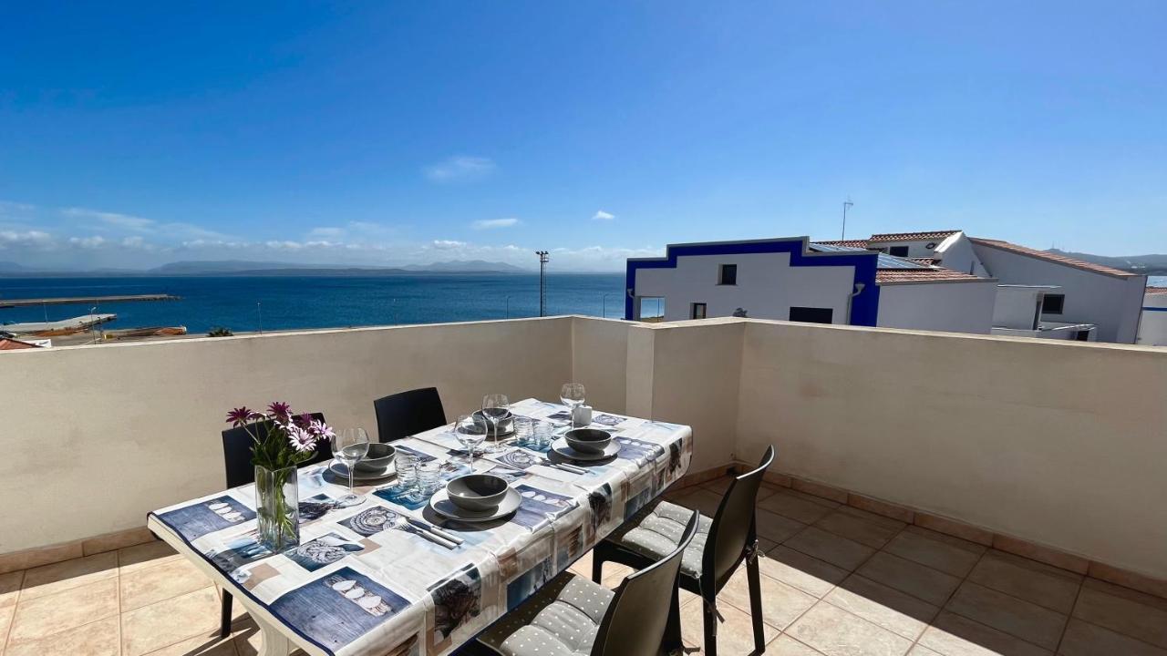 Apartamento Attici Con Terrazzo Vista Mare Calasetta Exterior foto