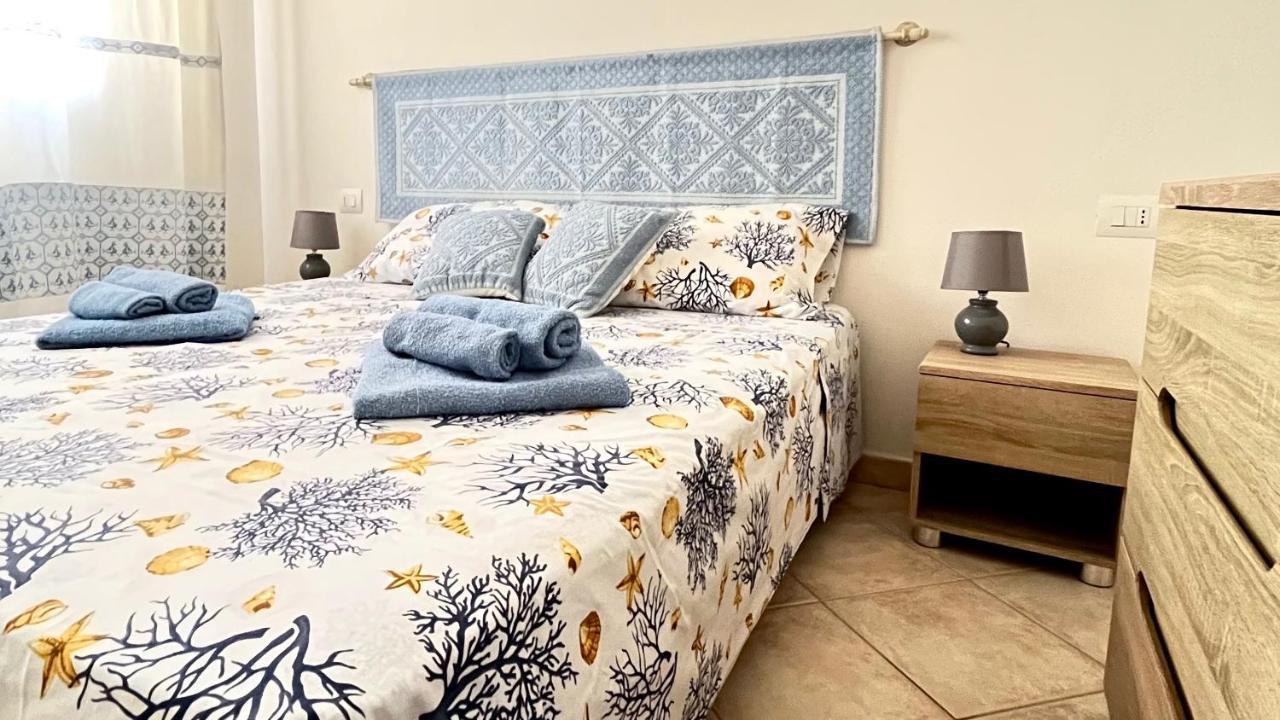 Apartamento Attici Con Terrazzo Vista Mare Calasetta Exterior foto
