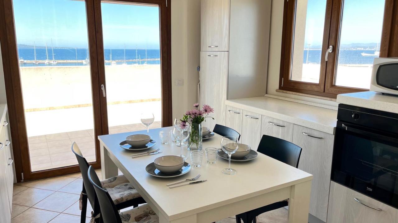 Apartamento Attici Con Terrazzo Vista Mare Calasetta Exterior foto