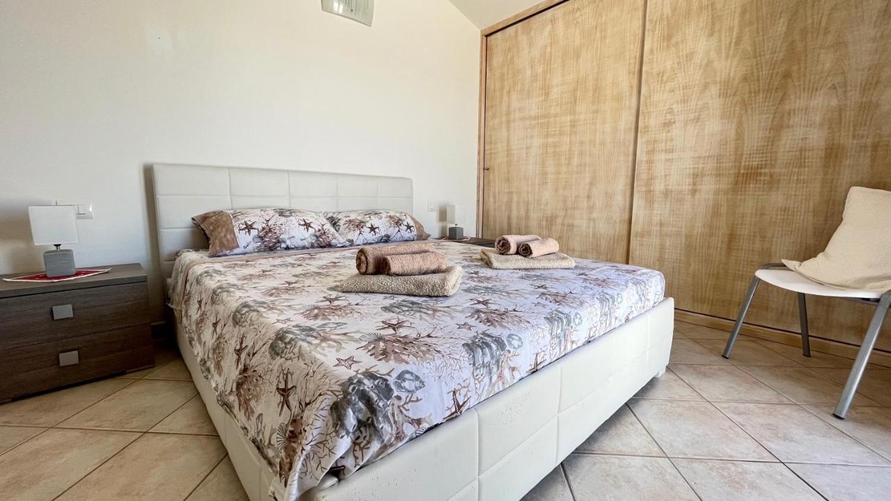Apartamento Attici Con Terrazzo Vista Mare Calasetta Exterior foto