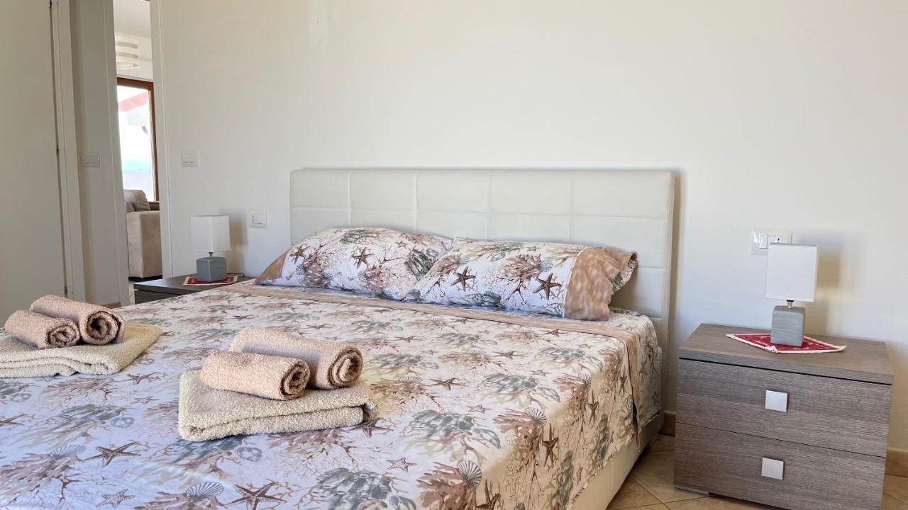 Apartamento Attici Con Terrazzo Vista Mare Calasetta Exterior foto