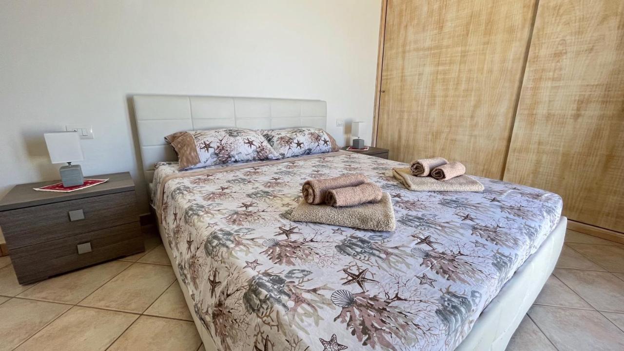 Apartamento Attici Con Terrazzo Vista Mare Calasetta Exterior foto