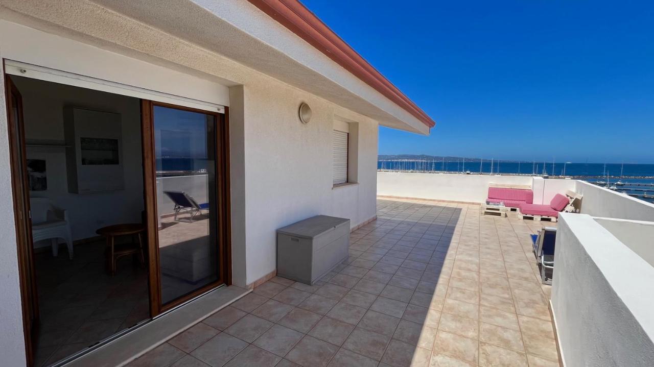 Apartamento Attici Con Terrazzo Vista Mare Calasetta Exterior foto