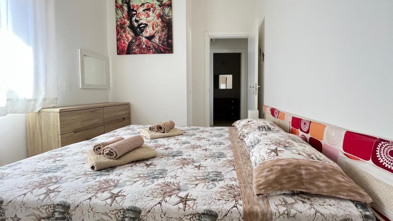 Apartamento Attici Con Terrazzo Vista Mare Calasetta Exterior foto