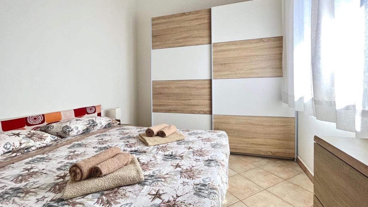 Apartamento Attici Con Terrazzo Vista Mare Calasetta Exterior foto