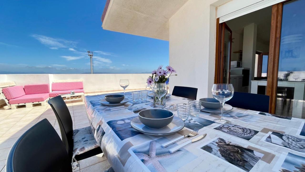 Apartamento Attici Con Terrazzo Vista Mare Calasetta Exterior foto