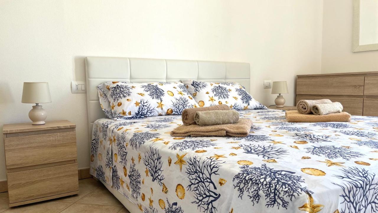 Apartamento Attici Con Terrazzo Vista Mare Calasetta Exterior foto