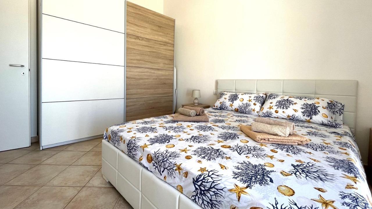 Apartamento Attici Con Terrazzo Vista Mare Calasetta Exterior foto