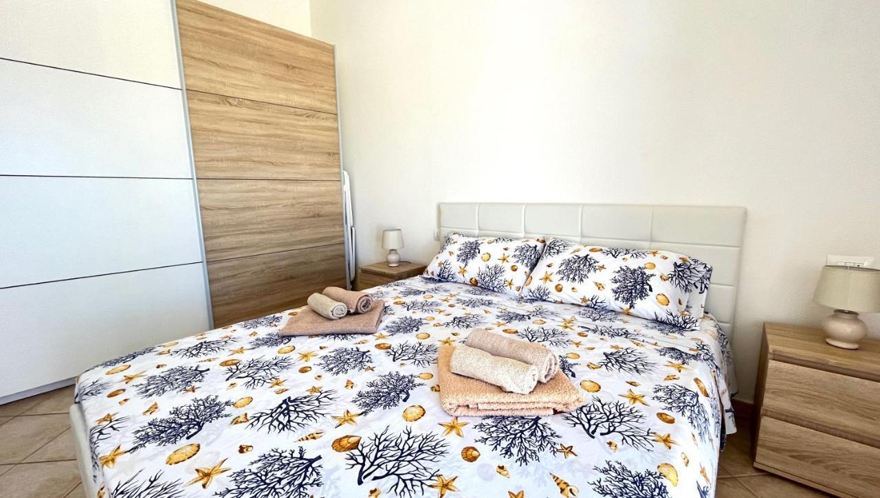 Apartamento Attici Con Terrazzo Vista Mare Calasetta Exterior foto