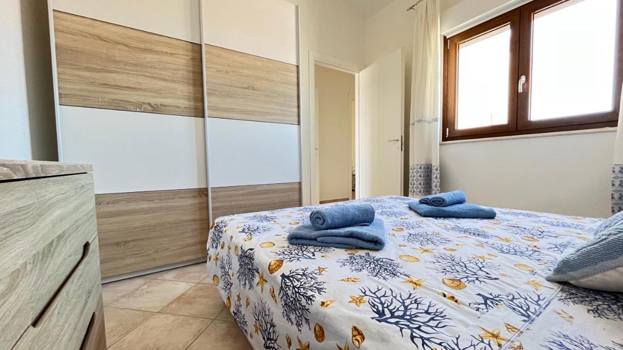 Apartamento Attici Con Terrazzo Vista Mare Calasetta Exterior foto